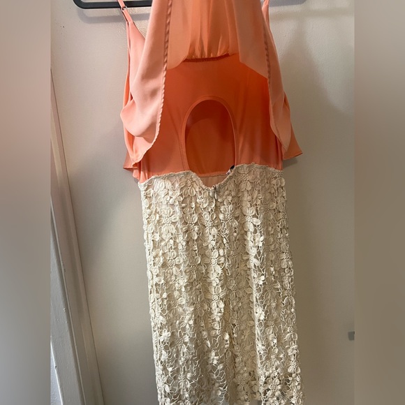 Women’s/junior summer dress peach with cream bottom. Medium - Picture 2 of 4